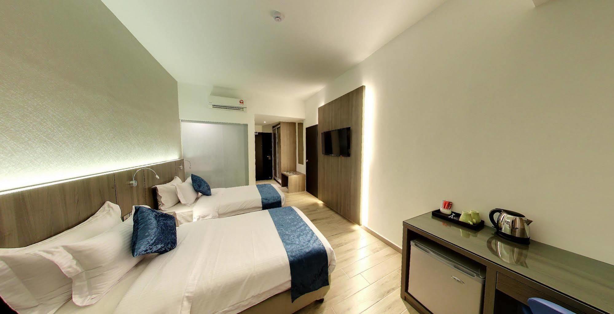 Hotel Flora By Crossroads